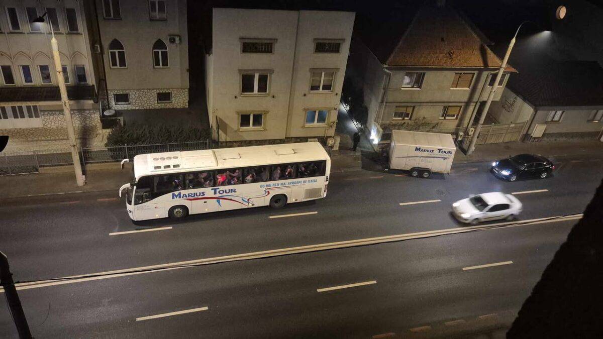 incident pe cea mai circulată arteră din sibiu. remorca unui autocar în derivă și la un pas să producă o tragedie (foto)