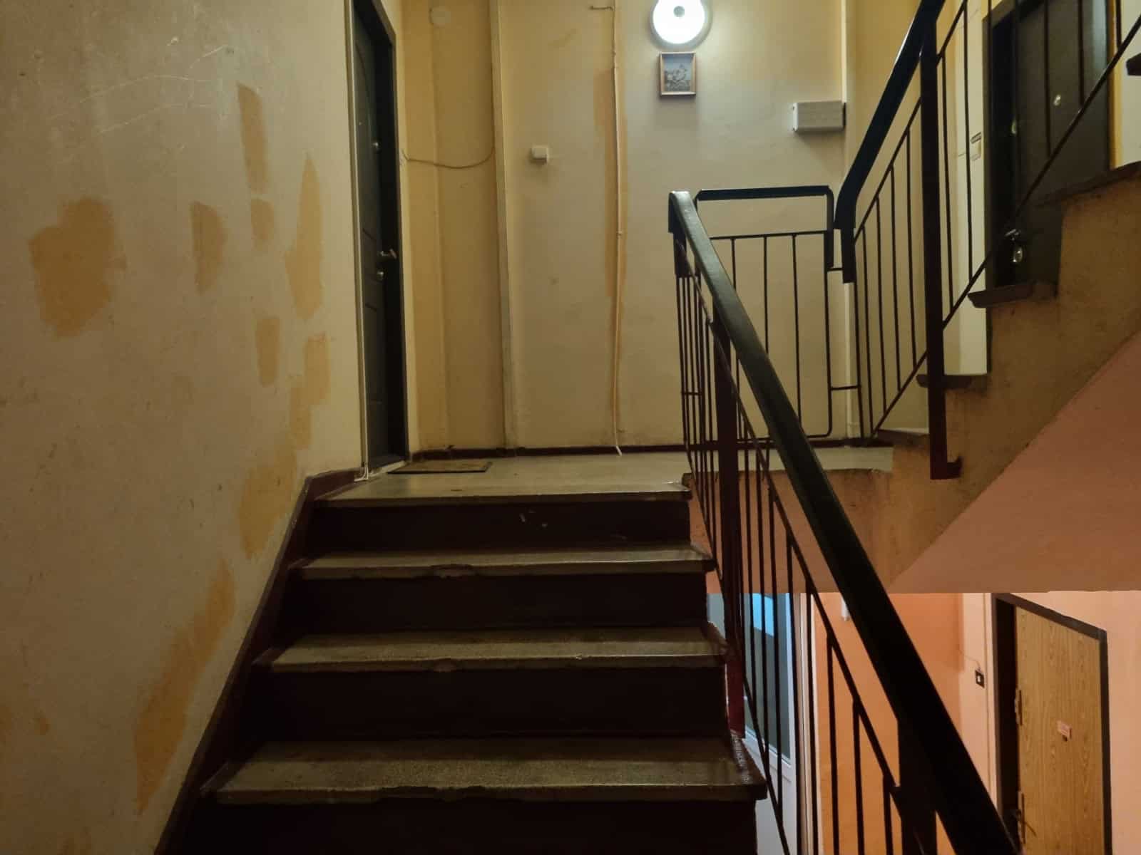 cea mai urâtă scară de bloc din sibiu. un consilier local aur, printre locatari: “majoritatea nu vor să contribuie la renovare”
