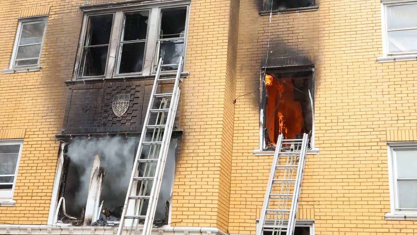 actrița româncă rănită în incendiul din chicago, are nevoie de ajutor. foștii colegi de la sibiu, apel public pentru susținerea siminei