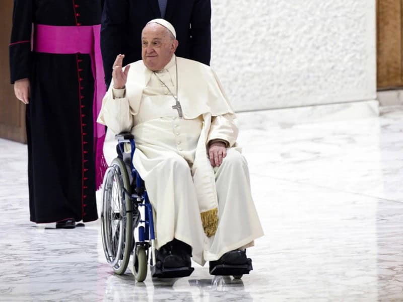 papa francisc este în stare critică