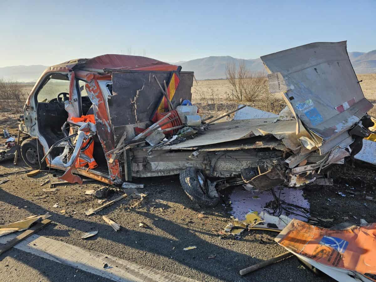 filmul accidentului de pe autostrada a1 săliște. șoferul de tir mergea ilegal pe banda de urgență