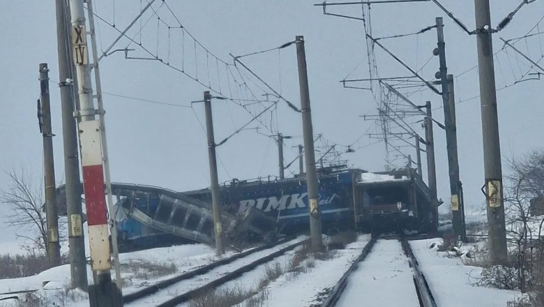 o persoană decedată în urma unui accident feroviar produs între două trenuri