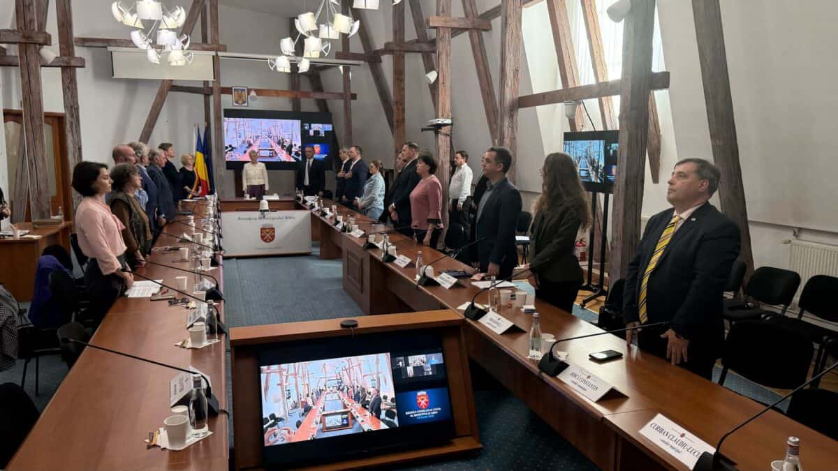 usr a votat împotriva modernizării piațetei de la casa armatei. fodor i-a contrat: „pentru un minim de patriotism…” (video)