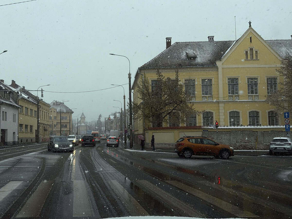 atenție, șoferi. vânt puternic și ninsoare pe șoselele din județul sibiu