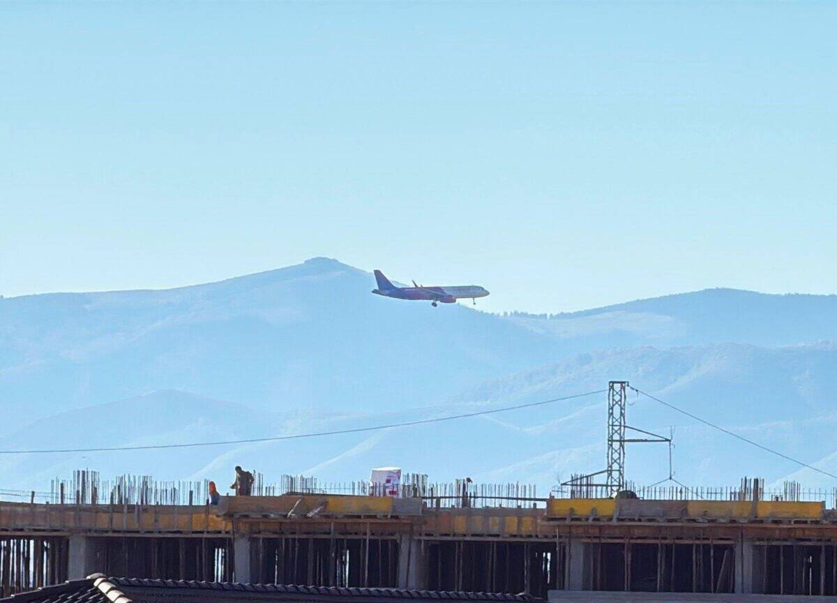 un avion survolează sibiul în următoarele 2 zile. aeroportul vine cu explicații